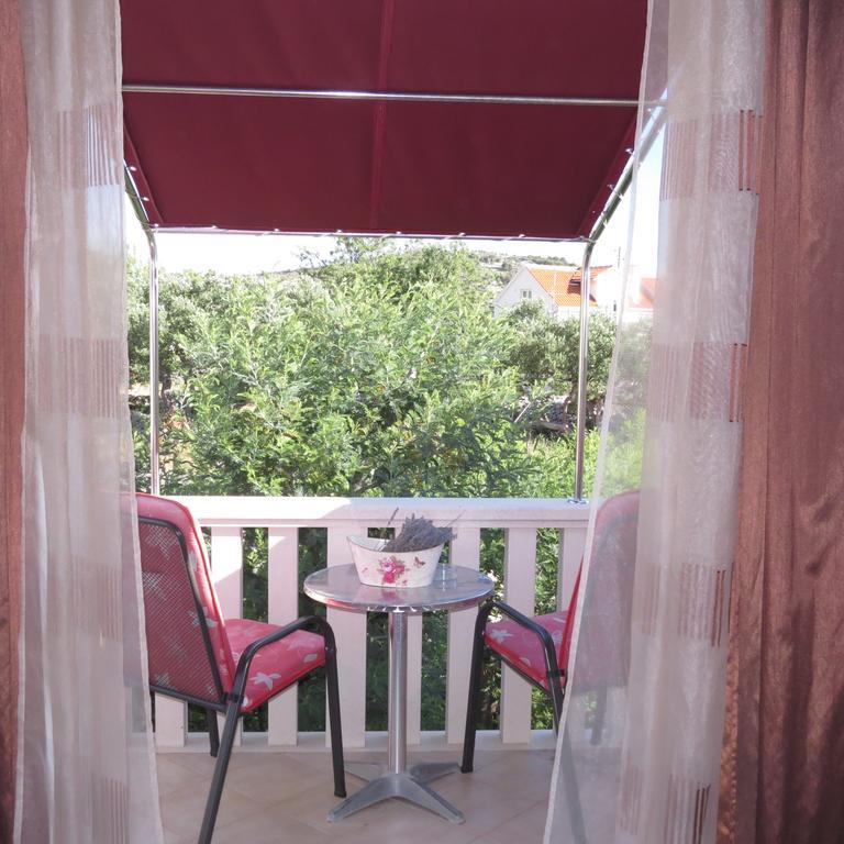 Apartmani Rita Milna  Exterior photo